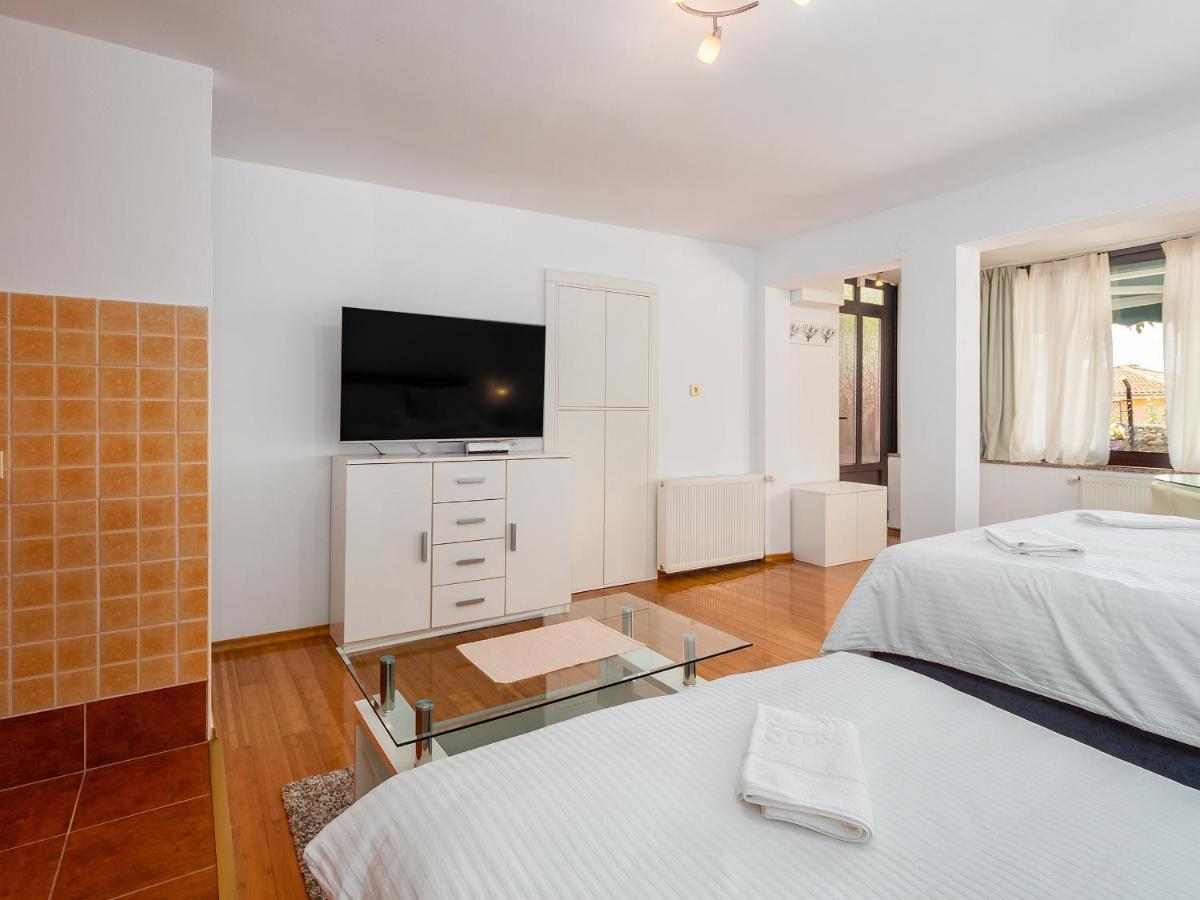 Studio Apartment "Kalina" 550 M From Sea 리예카 외부 사진